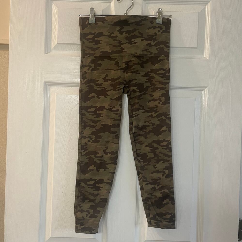 SPANX Look at Me Now Cropped Seamless Leggings Camo size Large - Picture 2 of 9